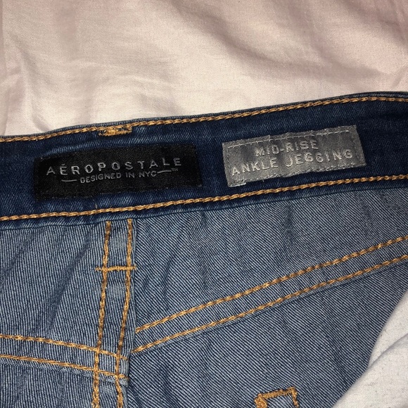 Aeropostale dark blue ripped jeans - Picture 3 of 3